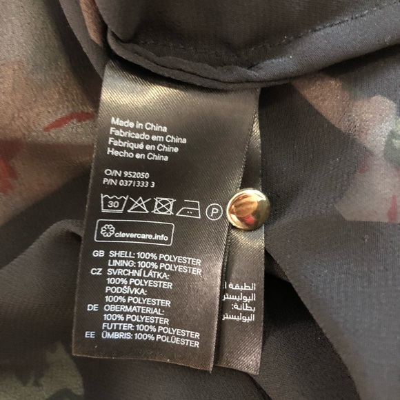 3/$20 like new H&M bold floral print blouse with sheer trim & crossed open back - Picture 6 of 7